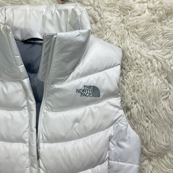 THE NORTH FACE White 550 Goose Down Aconcagua Vest - Picture 3 of 16